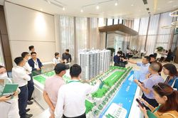Giao dịch bất động sản thông qua sàn: Nên khuyến khích hay bắt buộc?