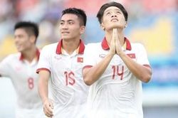 Video U23 Việt Nam 'đè bẹp' Malaysia, vào chung kết U23 Đông Nam Á