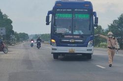 Hà Tĩnh: Đồng loạt ra quân tổng kiểm soát xe khách và xe container