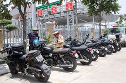 Xử lý nhóm mô tô phân khối lớn lưu thông trái phép vào cao tốc