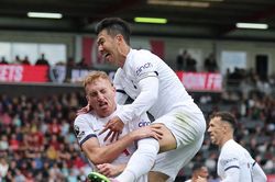 Tottenham nối dài mạch thắng ở Ngoại hạng Anh