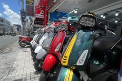 Chủ cửa hàng xe cũ mướt mồ hôi với quy định về đăng ký xe, tìm lại chủ cũ