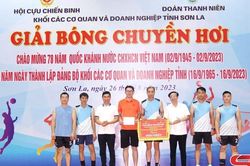 Giải bóng chuyền hơi chào mừng 58 năm Ngày thành lập Đảng bộ Khối các cơ quan và doanh nghiệp tỉnh