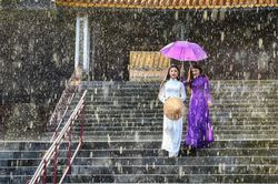 Miền Bắc chiều tối mưa to, Trung Bộ ngày oi nóng