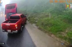 Xe khách vượt ẩu gây tai nạn