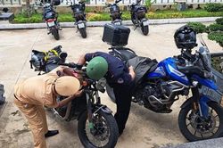 Ngang nhiên đi vào đường cấm, đoàn xe phân khối lớn tông trúng 1 CSGT