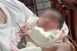 Bé gái sơ sinh bị bỏ rơi lúc 2h sáng