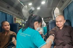 Hơn 200 tăng ni, phật tử chùa Vĩnh Nghiêm tham gia hiến máu cứu người