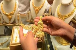 Giá vàng hôm nay 27/8: Nhận tin xấu, vàng giảm giá