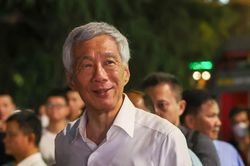 Thủ tướng Singapore dạo quanh Hồ Gươm, chụp ảnh phố phường Hà Nội