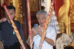 Thủ tướng Singapore Lý Hiển Long tham quan phố cổ Hà Nội