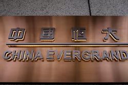 Evergrande bất ngờ yêu cầu tiếp tục giao dịch cổ phiếu trên TTCK