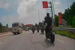 Xử lý nhóm đối tượng điều khiển xe mô tô đi vào đường cao tốc Bắc Giang - Lạng Sơn