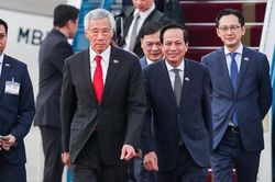 Thủ tướng Singapore Lý Hiển Long bắt đầu chuyến thăm chính thức Việt Nam