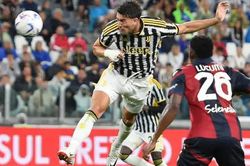 Juventus sảy chân ngày Pogba trở lại, Napoli tiếp tục mạch chiến thắng ở vòng 2 Serie A