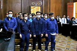 Vụ 13 cựu công an phường 'ăn tiền' tội phạm ma túy: Các bị cáo khai gì tại tòa?