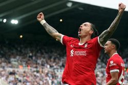 Darwin Nunez lập cú đúp, Liverpool thắng ngược Newcastle