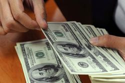 Giá USD tự do tăng cao, chiều mua vượt ngân hàng