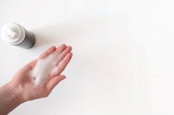 Sữa rửa mặt: Bí quyết giữ cho làn da luôn rạng ngời