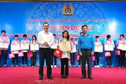 Công đoàn Công nghiệp Hóa chất Việt Nam tuyên dương học sinh giỏi, vượt khó