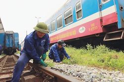 Nỗ lực 'thay áo' hoạt động duy tu, sửa chữa đường sắt