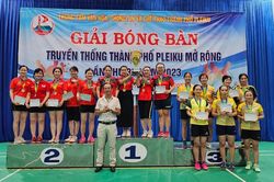 Phường Diên Hồng và Hội Thương giành cúp vàng đồng đội giải bóng bàn truyền thống