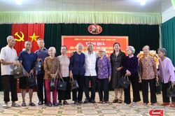 Tặng cao sâm Ngọc Linh cho bệnh nhân ung thư và người cao tuổi