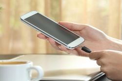 Pin điện thoại còn bao nhiêu phần trăm thì nên cắm sạc?