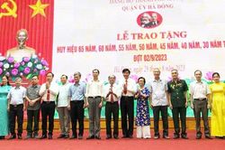 Quận Hà Đông có 518 đảng viên được trao tặng, truy tặng Huy hiệu Đảng đợt 2-9
