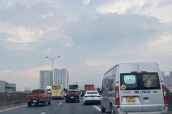 Phương tiện ngang nhiên đi vào làn khẩn cấp đường Vành đai 3 trên cao