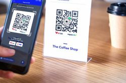 Dán đè mã QR Code - chiêu trò mới của tội phạm chiếm đoạt tiền