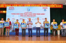 Phú Yên: Triển khai chương trình cùng ngư dân thắp sáng đèn trên biển