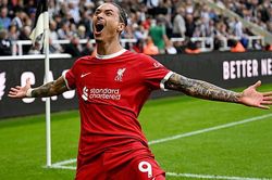 Darwin Nunez từ tác nhân 'gây họa' đến người hùng của Liverpool