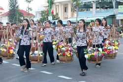 Rộn ràng Lễ hội 'Sắc màu Bình Thuận' trên đường phố Phan Thiết