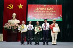 Tặng Huy hiệu Đảng cho 117 đảng viên