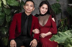 'Nữ hoàng dancesport' Khánh Thi được khen nhuận sắc khi bầu ở tuổi 41