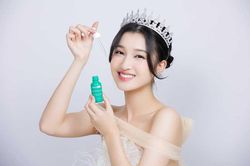 Ngắm vẻ ngoài xinh như mộng của 'thiên thần tỷ tỷ' Việt Nam