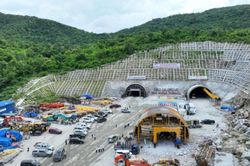 Thông hầm núi Vung trên đoạn cao tốc Cam Lâm - Vĩnh Hảo