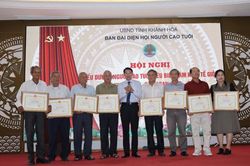 Khen thưởng 18 người cao tuổi tiêu biểu làm kinh tế giỏi giai đoạn 2018-2023