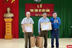 Bắc Yên có 34 đảng viên được tặng Huy hiệu Đảng đợt 2/9