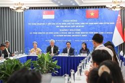 Thủ tướng Phạm Minh Chính và Thủ tướng Singapore Lý Hiển Long giao lưu và ăn cơm trưa cùng sinh viên ĐH Quốc gia Hà Nội