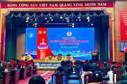 Xây dựng bản lĩnh chính trị vững vàng cho đoàn viên công đoàn