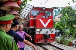 Hà Nội siết chặt quản lý 'phố cà phê đường tàu' dịp lễ 2/9