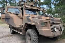 'Không viên đạn nào có thể xuyên thủng xe bọc thép LAVR của Ukraine'