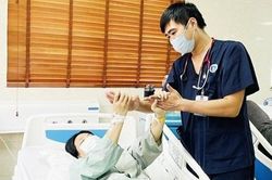 Người phụ nữ bị đột quỵ vì tự ý dừng thuốc chống đông máu