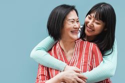 Vu Lan báo hiếu: Quan tâm nhỏ của con cũng thành hạnh phúc to của mẹ