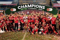 Vô địch V.League, CLB CAHN vắng mặt ở các giải thưởng cá nhân