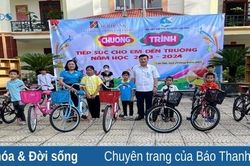 Trao 57 suất quà, tiếp sức cho em đến trường