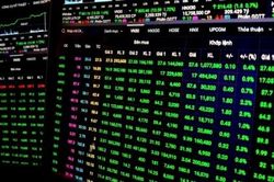 Sắc xanh chiếm ưu thế, VN-Index tăng gần 9 điểm