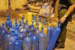 Nửa đêm triệt phá, thu giữ 150 bình 'khí cười'